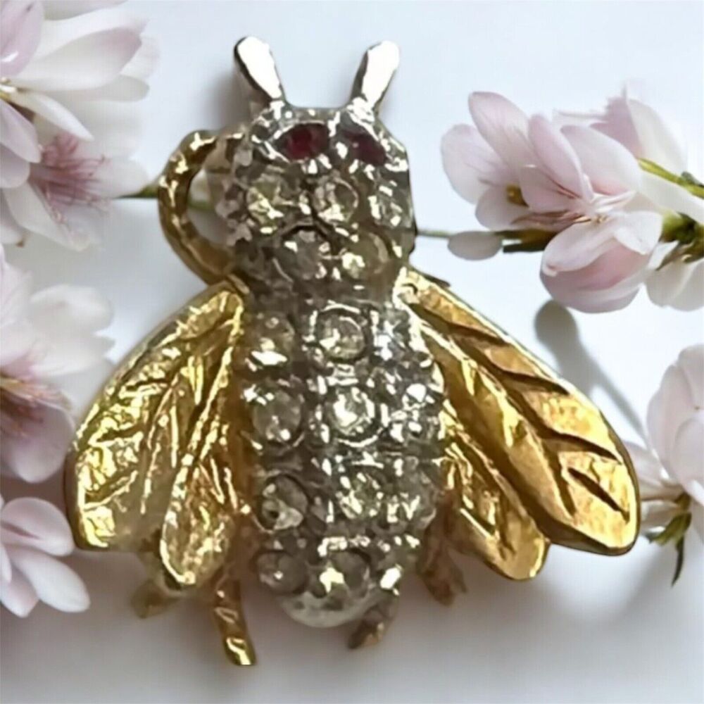 Brooch Pin Small Rhinestone Bee goldtone 0.75 inches